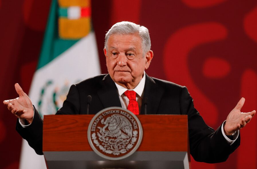 AMLO justifica que militares rehabiliten carreteras