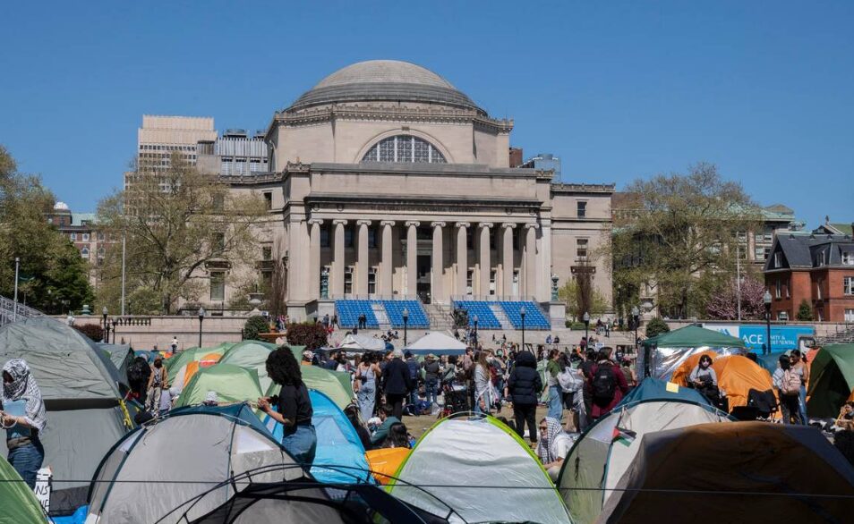 Universidad de Columbia amenaza con expulsar a estudiantes que participaron en la marcha propalestina
