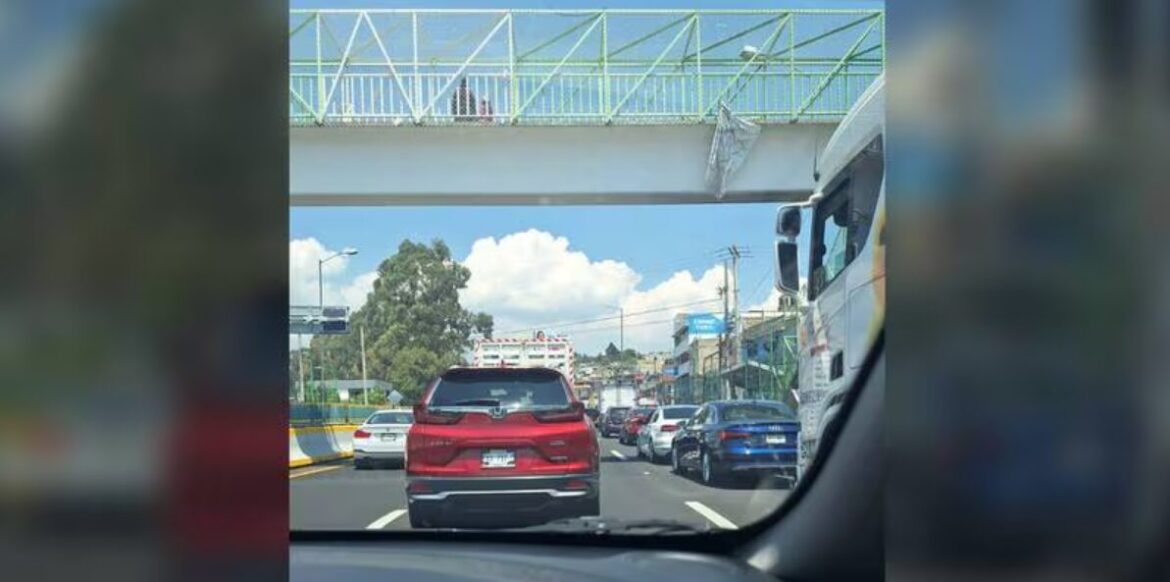 Manifestantes cierran autopista México- Cuernavaca