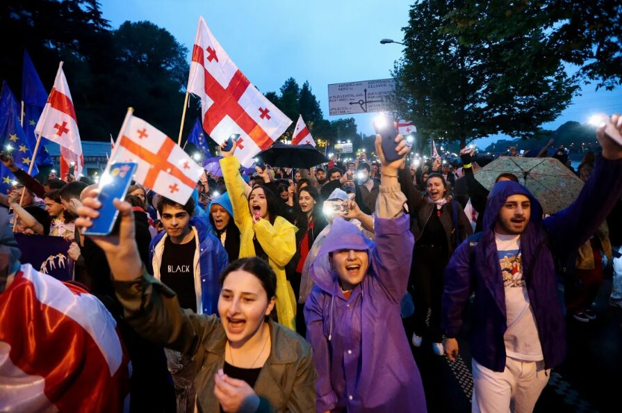 Protestan en Georgia contra proyecto de ley sobre influencia extranjera