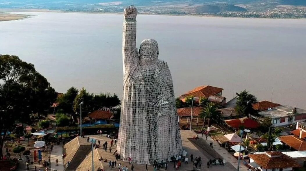 Monumento a José María Morelos en Janitzio, más alto que la Estatua de la Libertad