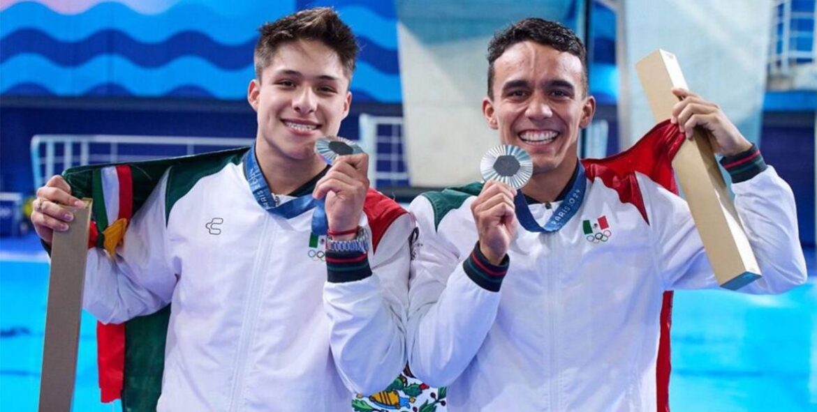 Osmar Olvera y Juan Celaya se cuelgan medalla de plata en clavados 3m sincronizado