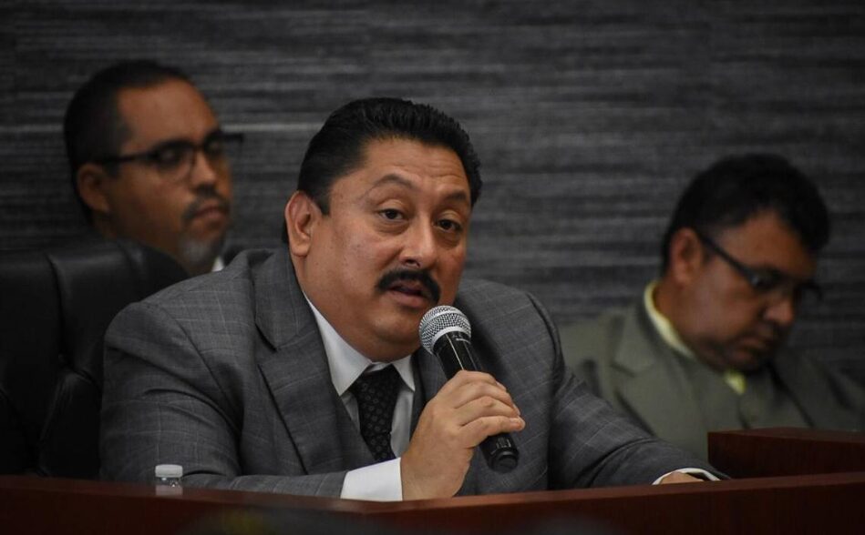 Emplazan a fiscal de Morelos para que informe sobre presupuesto asignado para compra de helicóptero