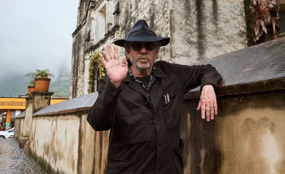 Tim Burton se pasea por México, visita el tepozteco