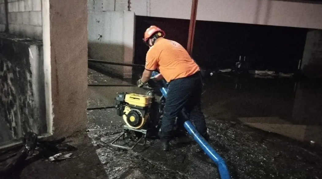 Al menos 40 casas inundadas por fuertes lluvias en Cuernavaca, Morelos