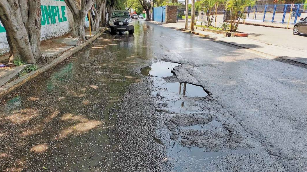 Fugas de agua, baches y falta de alumbrado preocupan a ciudadanía de Cuernavaca