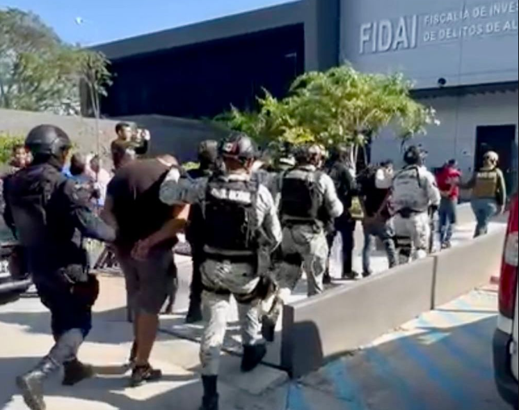 Caen 10 integrantes de Los Aparicio durante operativo en Temoac