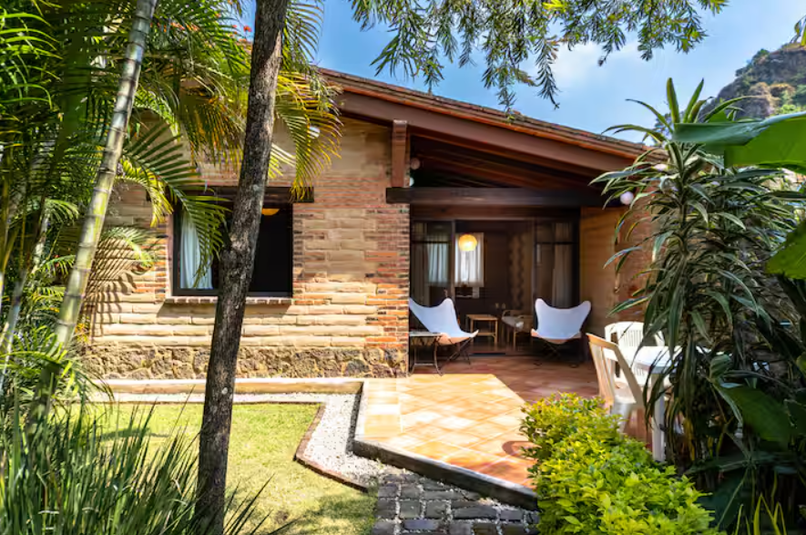 Profepa suspende cabañas turísticas en El Tepozteco por afectar zona protegida