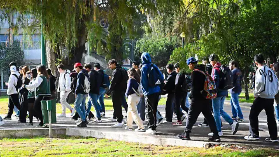 Estudiantes exigen en Morelos construcción de dos preparatorias