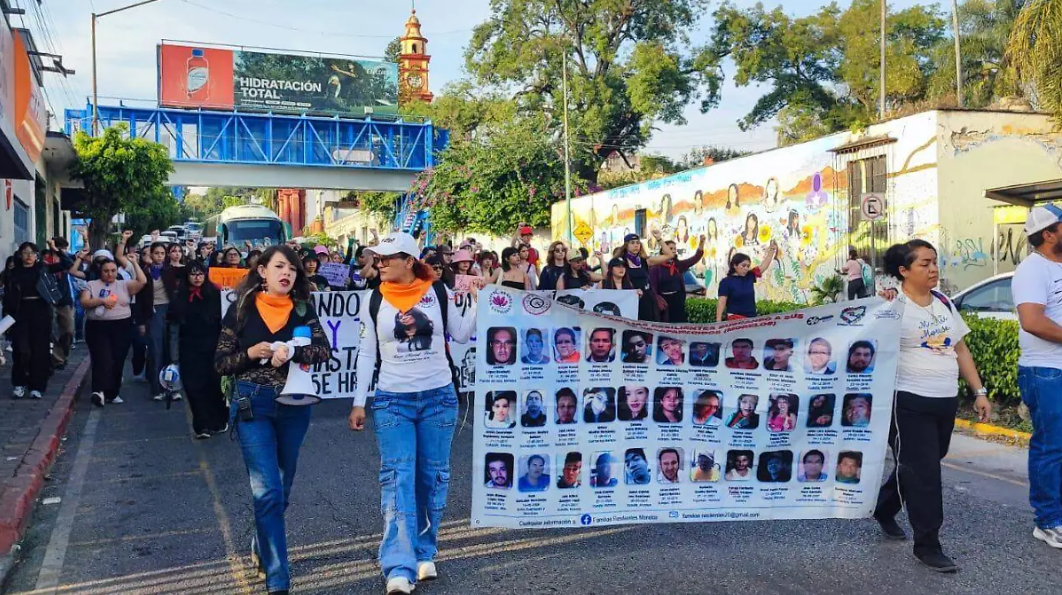 Exigen justicia por feminicidios en Morelos con mural y marchas en el 25N
