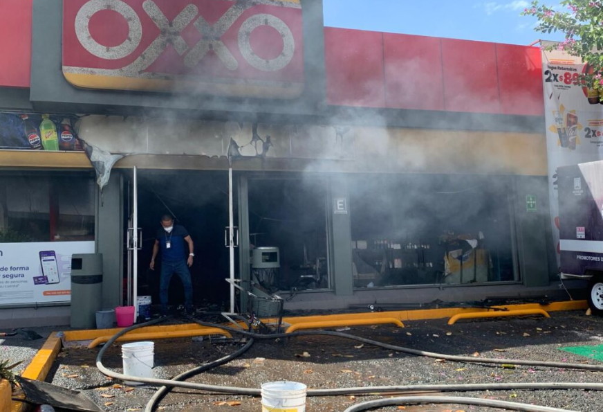 Hombres incendian OXXO y vehículos en Jiutepec, Temixco, Yecapixtla y Miacatlán