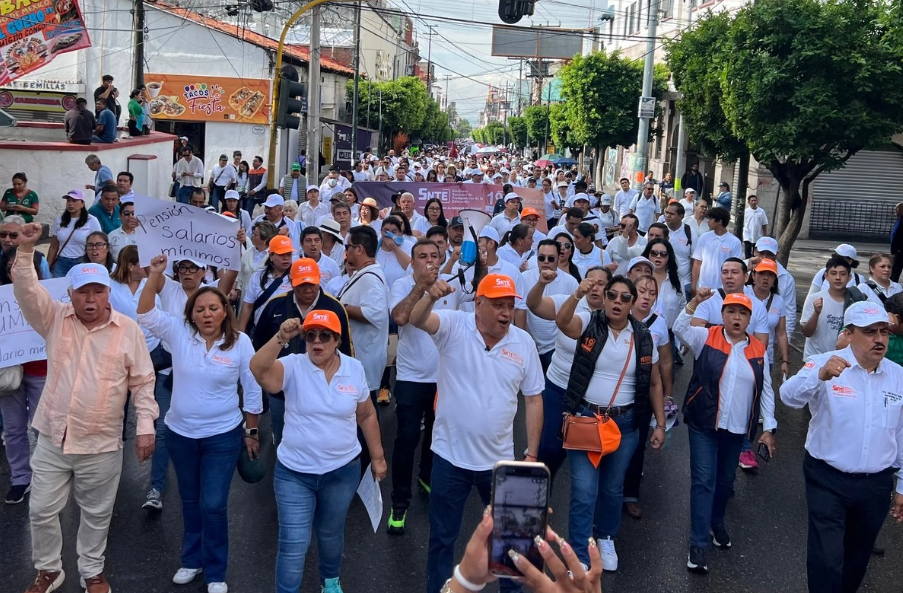 Se topan marchas del SNTE y la CNTE en Morelos; contingentes protagonizan altercados
